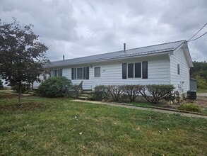 Building Photo - Ravenna 2 Bedroom 1 Bath Duplex