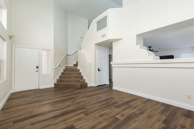 Building Photo - Recently renovated 4 br home in the Southwest