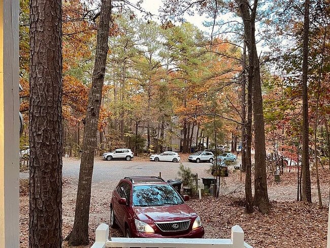Building Photo - Raleigh Townhouse on Kentwood Park w/ fenced yard