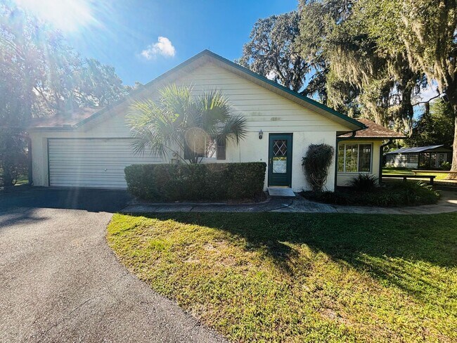 Building Photo - Forest of Golden Hills 3/2/2 ***Hidden Gem***