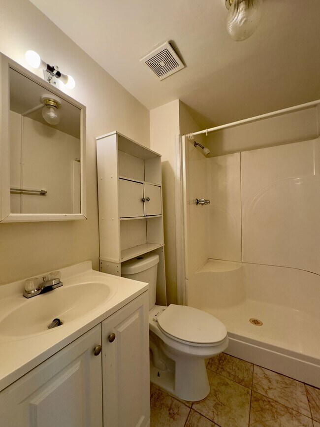 Building Photo - Large Four Bedroom Townhome in Pigtown