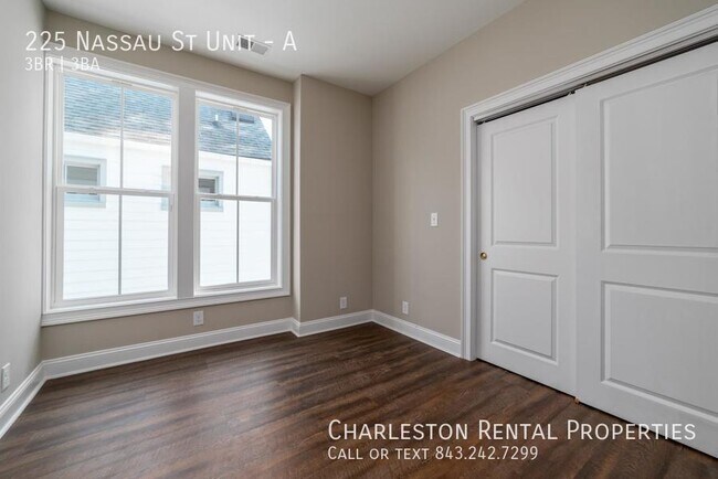 Building Photo - 225 Nassau St