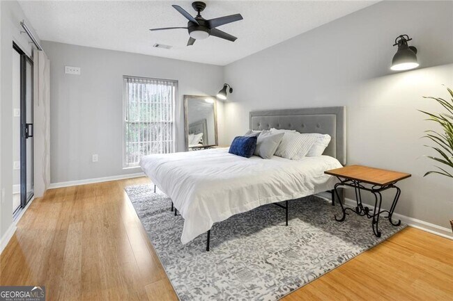 Building Photo - 1110 Pine Heights Dr NE