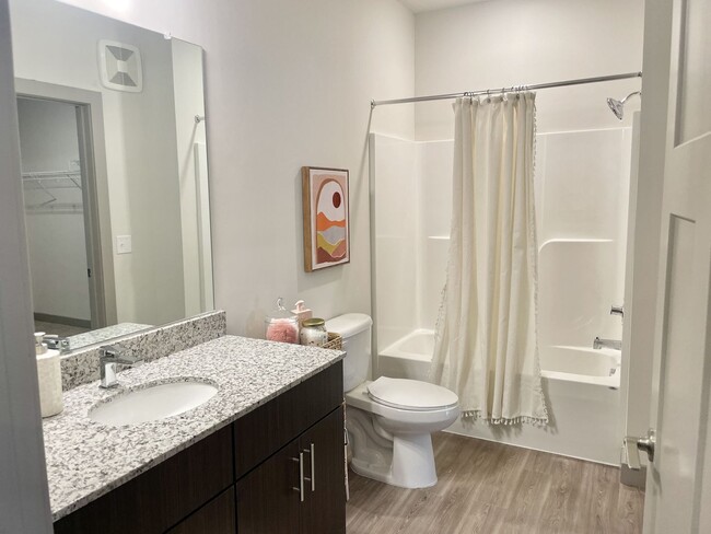Building Photo - Tuscany | 1 Bed 1 Bath | 786 sf