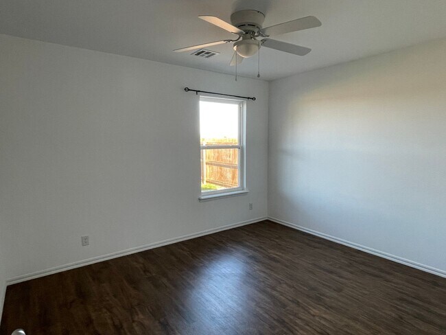Building Photo - Spectacular 4 bedroom, 2 bath home in Owasso