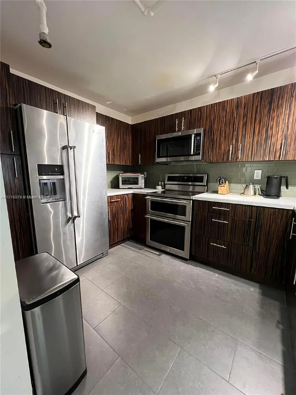 Building Photo - 555 NE 15th St