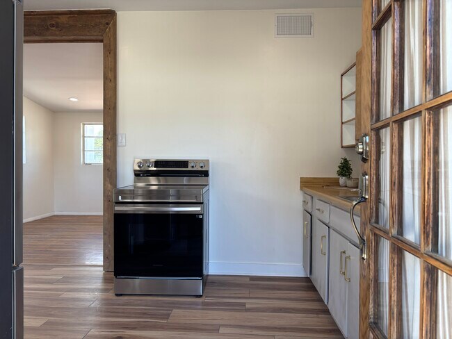 Building Photo - 1100 Upson Dr
