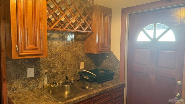 Building Photo - 8504 Lago Vista Dr