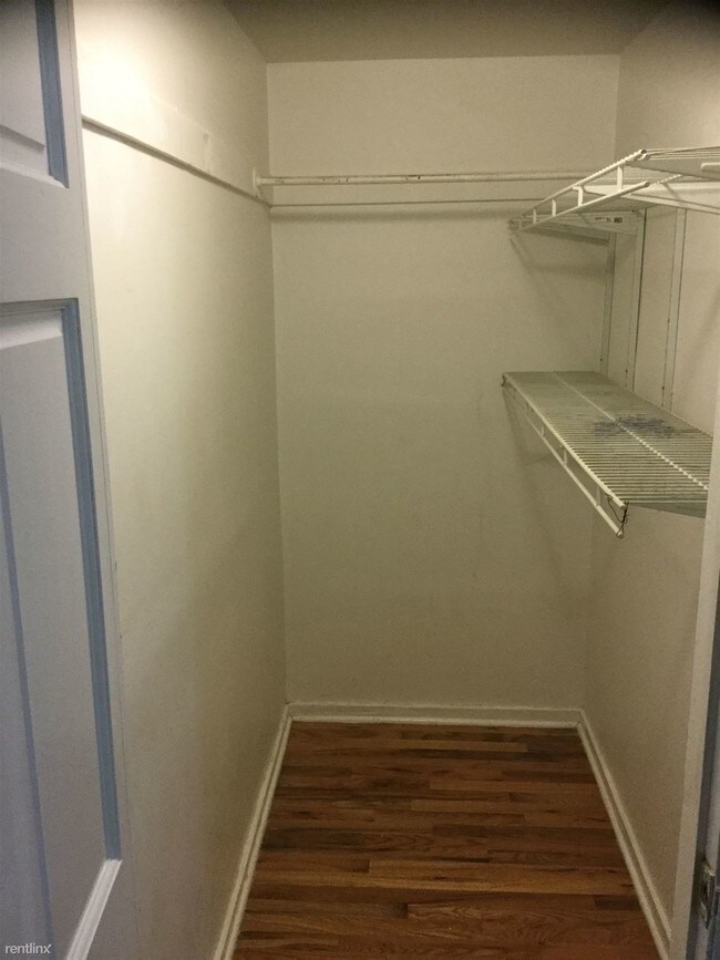 Building Photo - 2100 W Cullerton St