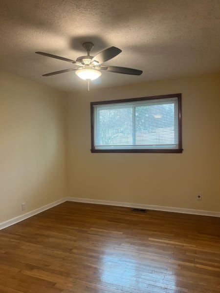 Building Photo - Hollywood Hills Subdivision Mid-Mod Ranch Available Now!