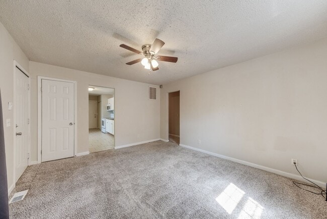 Building Photo - 3 BED / 1 BATH HOUSE IN URBANA WITH IN-UNI...