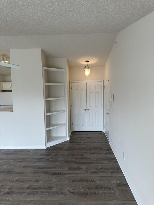 Building Photo - 6112 Hedgecock Cir