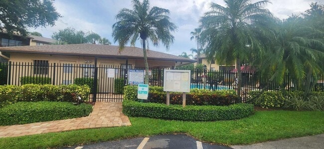 Building Photo - 205 Foxtail Dr