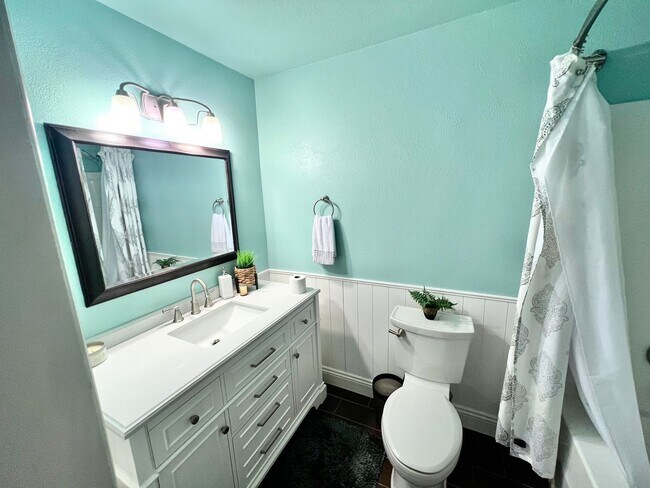 Building Photo - Available Oct. 3rd- Gorgeous Home w/Lots o...