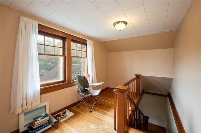 Building Photo - 3 Bedroom 1800 sq ft Cute Farm House with Acreage for Animals/Livestock