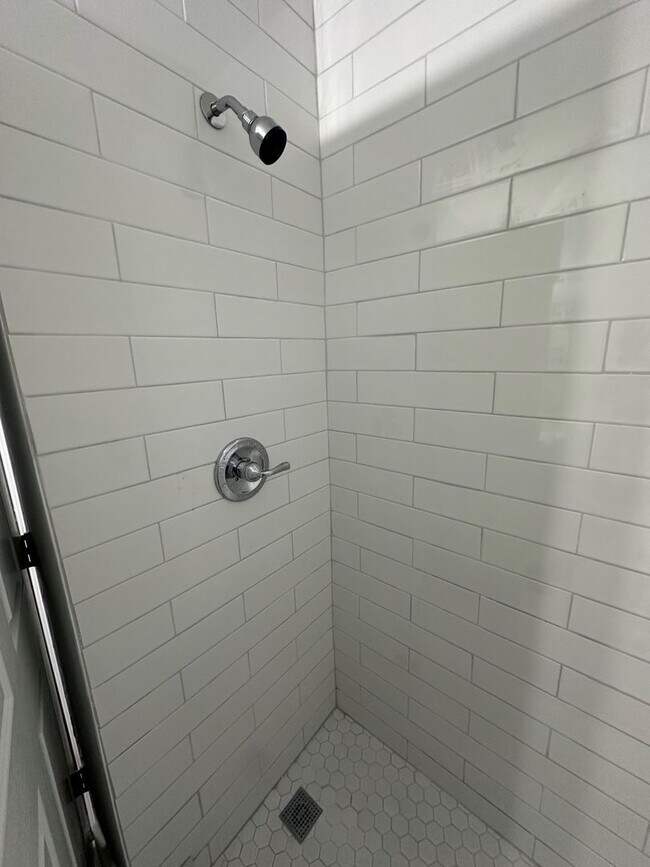 Building Photo - All Brick 4 bedroom 2 bath Northside Rental!