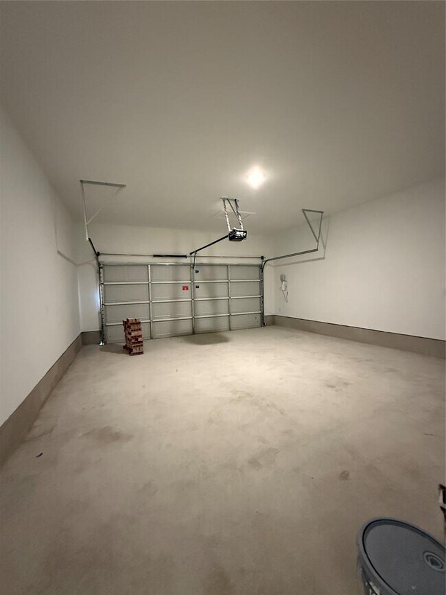 Building Photo - 593 Tailwind Dr