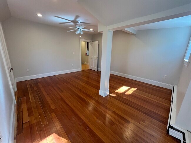 Building Photo - 90 Lyndhurst St