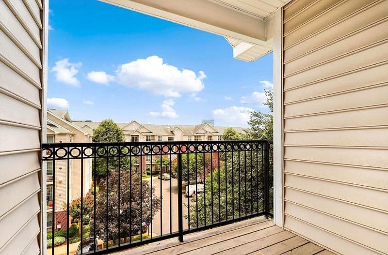 Building Photo - 1580 Spring Gate Dr