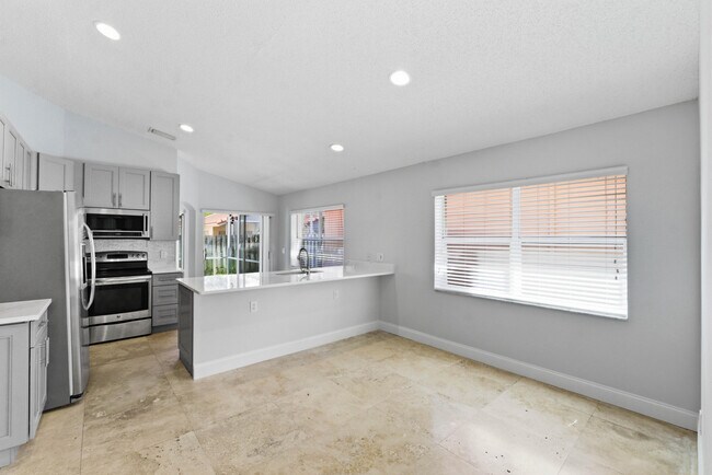 Building Photo - 10781 Cypress Lake Terrace