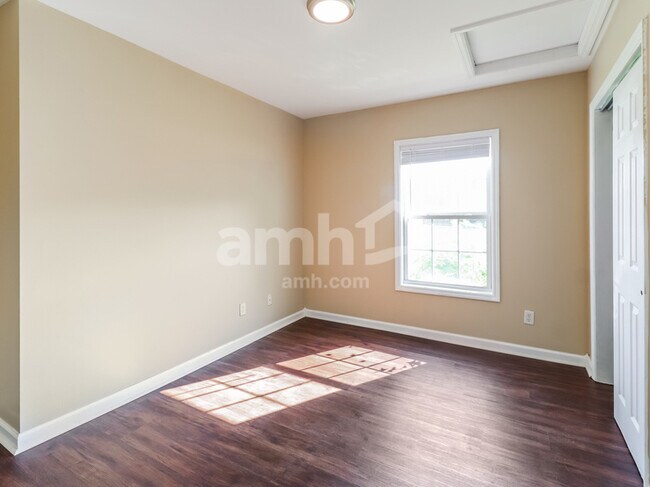 Building Photo - 61 Wintergreen Dr