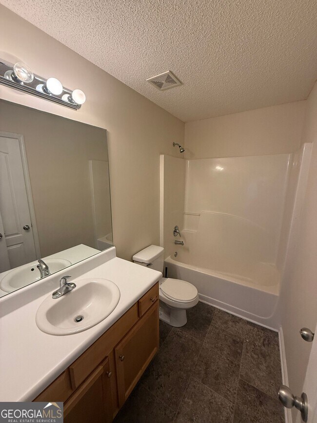 Building Photo - 248 Fern Ridge Ct