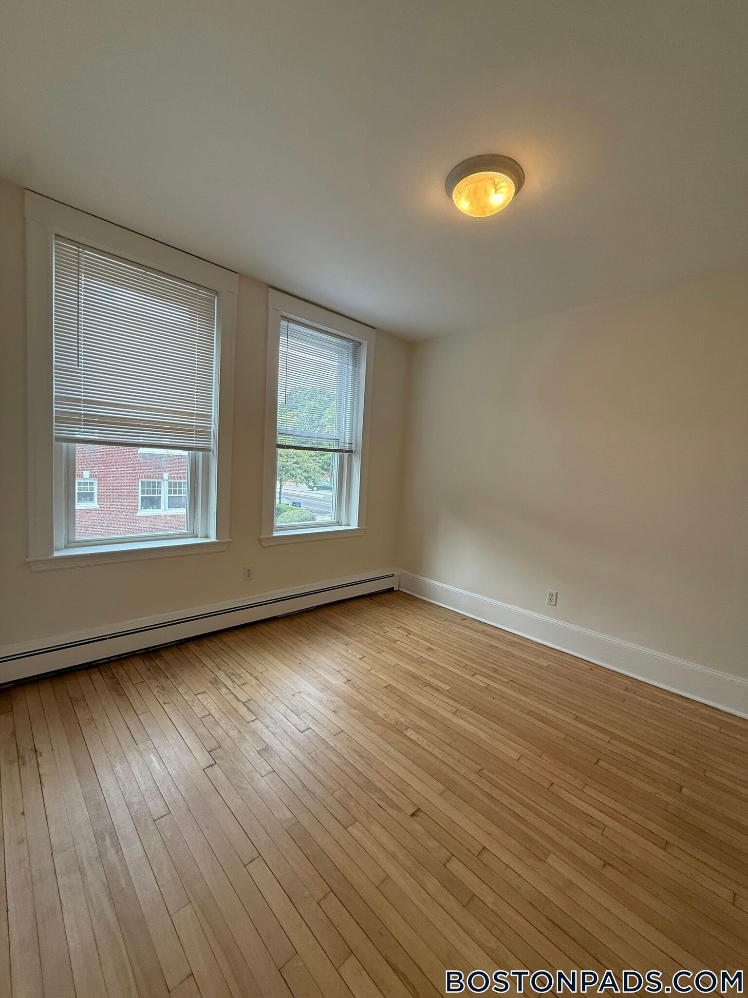 Building Photo - 1539 Beacon St