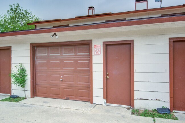 Building Photo - 3061 Olympia Dr