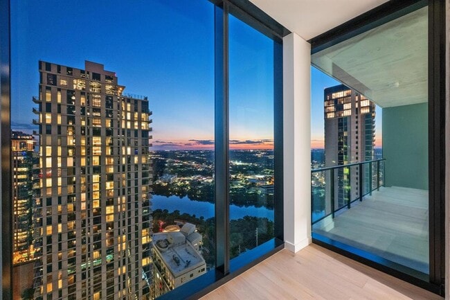 Building Photo - 610 Davis St