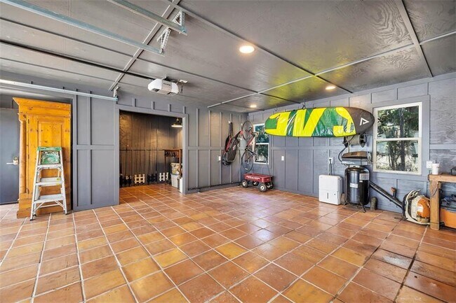 Building Photo - 6201 Frederica Rd