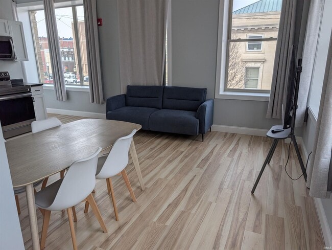 Building Photo - 300 N Union St