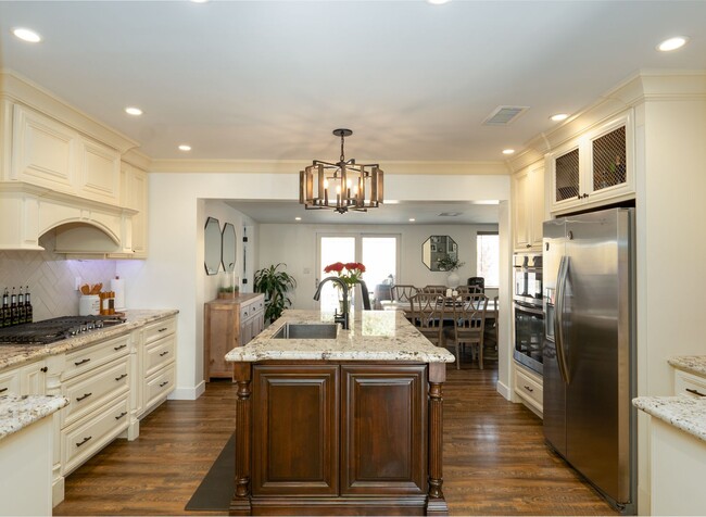 Building Photo - Gorgeous Remodeled 3 Bed 2 Bath Fullerton ...