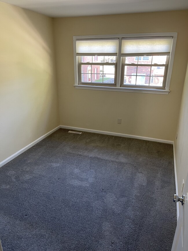 Office or child room - 221 Bailiff Ct