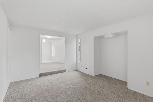 Building Photo - Freshly Updated 3-Bedroom Home with Fenced...