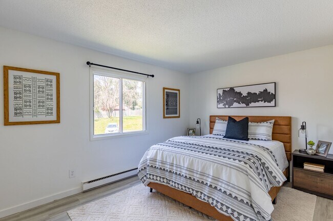 Building Photo - The Oaks | Deluxe 1 Bedroom Unit