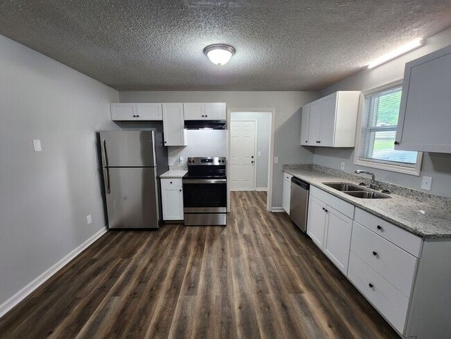 Building Photo - 709 W Creek Cir