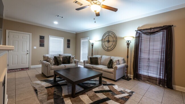 Building Photo - Woodshire Duplexes & Townhomes