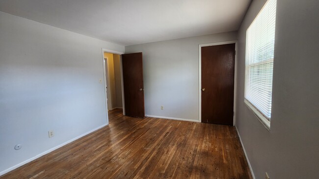 Building Photo - 192 E Norwich Ave