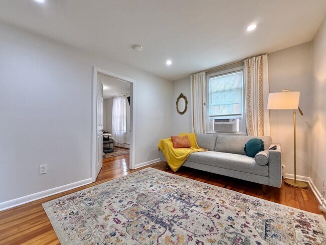 Building Photo - 331 4th St