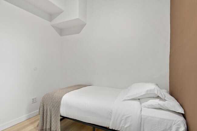 Building Photo - 840 Hilgard Ave