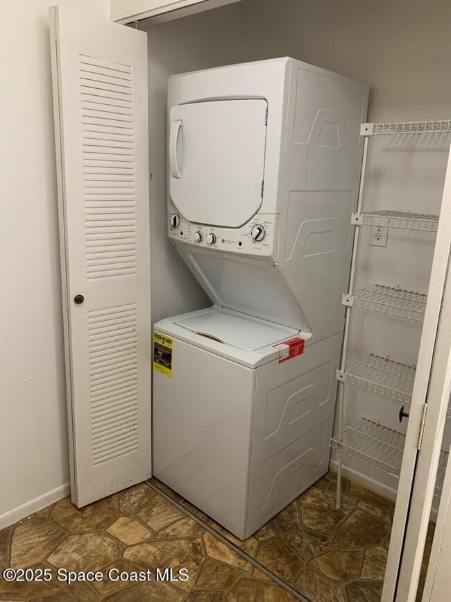 Building Photo - 1485 Malibu Cir NE