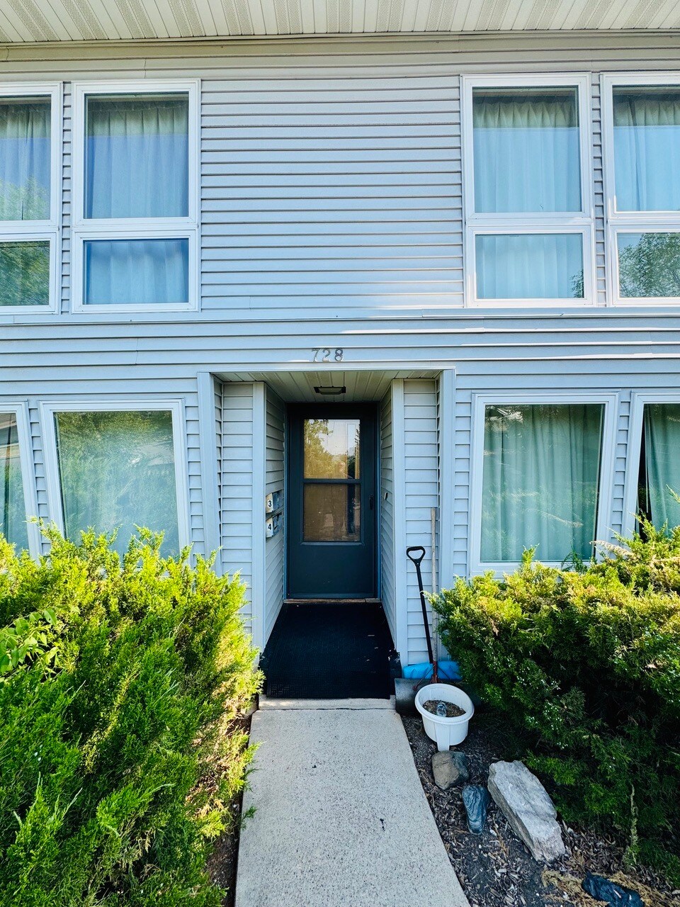 Building Photo - 728 Saint Charles St