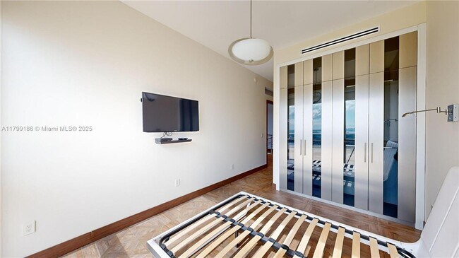 Building Photo - 18201 Collins Ave