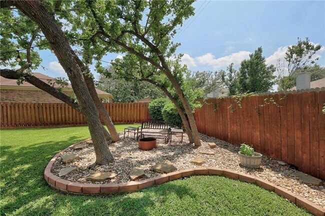 Building Photo - 1705 Azalea Dr