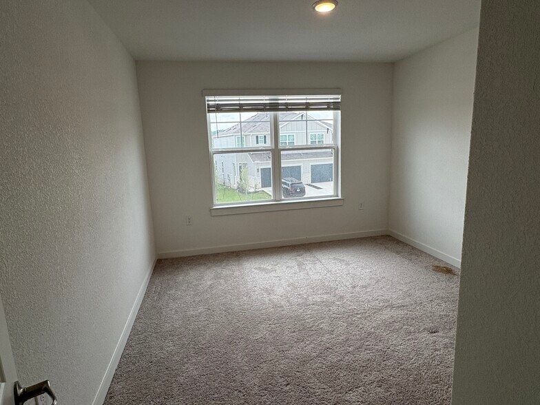 Building Photo - 7408 Sparkling Light Dr