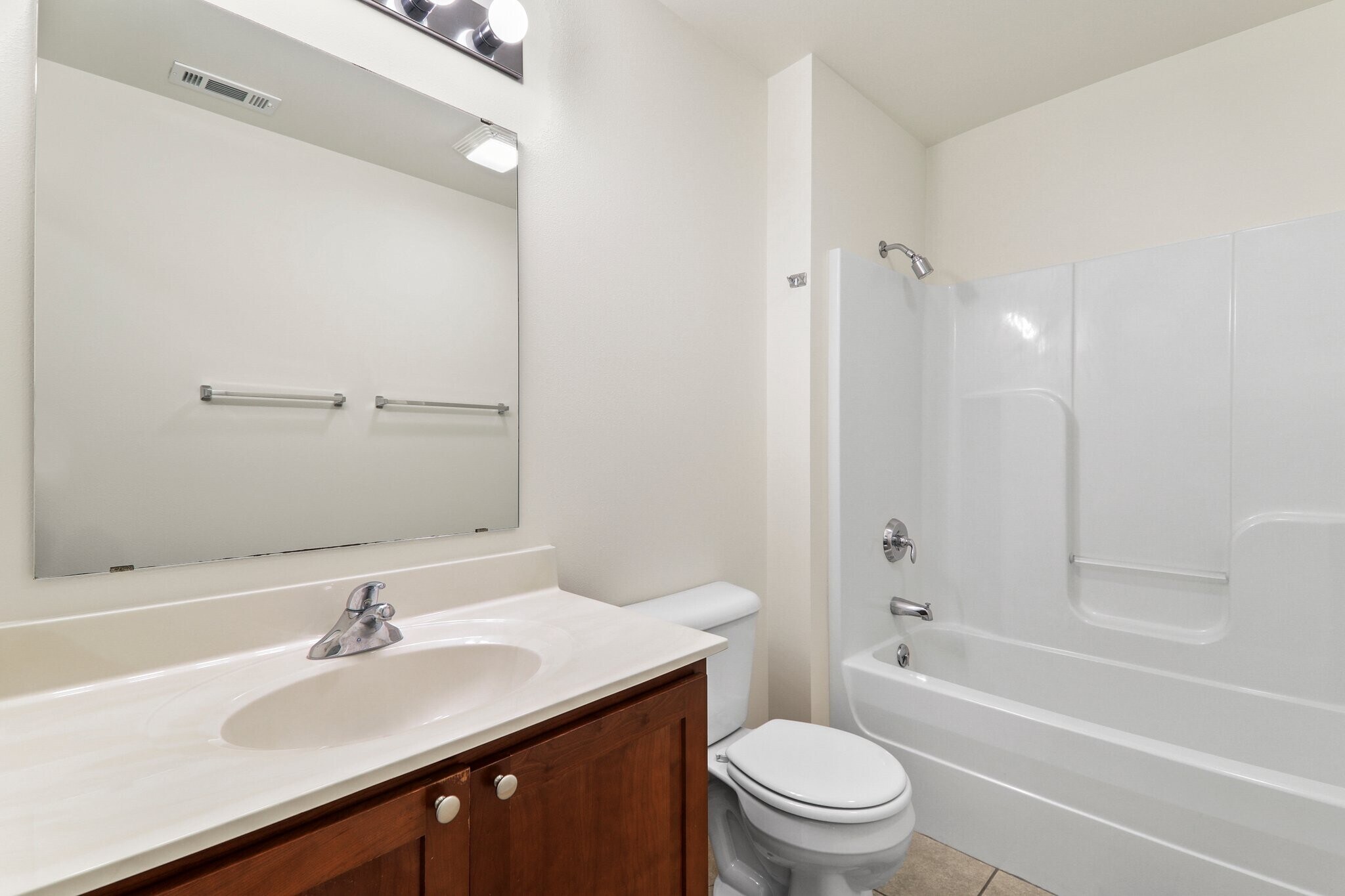 Building Photo - 838 N Thompson Dr