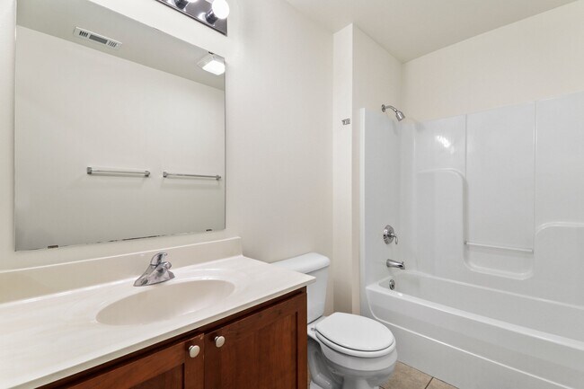 Building Photo - 838 N Thompson Dr