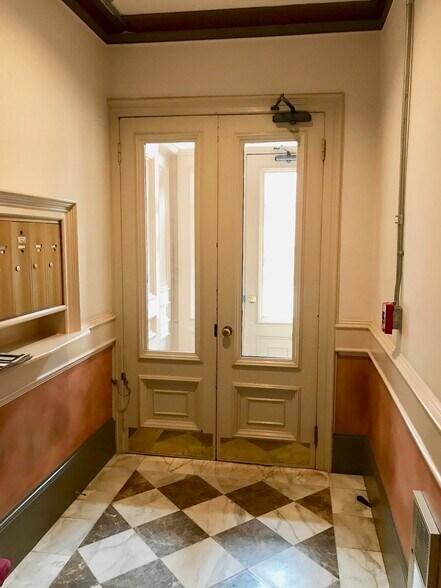 Building Photo - 241 Beacon St
