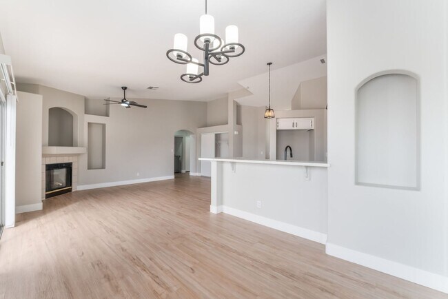 Building Photo - Charming 2-Bedroom Condo with Modern Comforts!