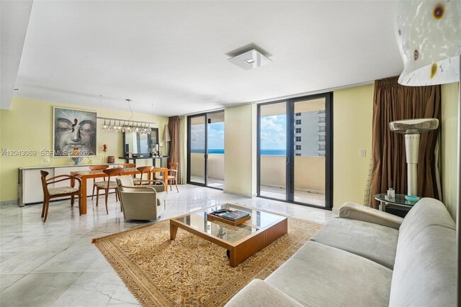 Building Photo - 1623 Collins Ave